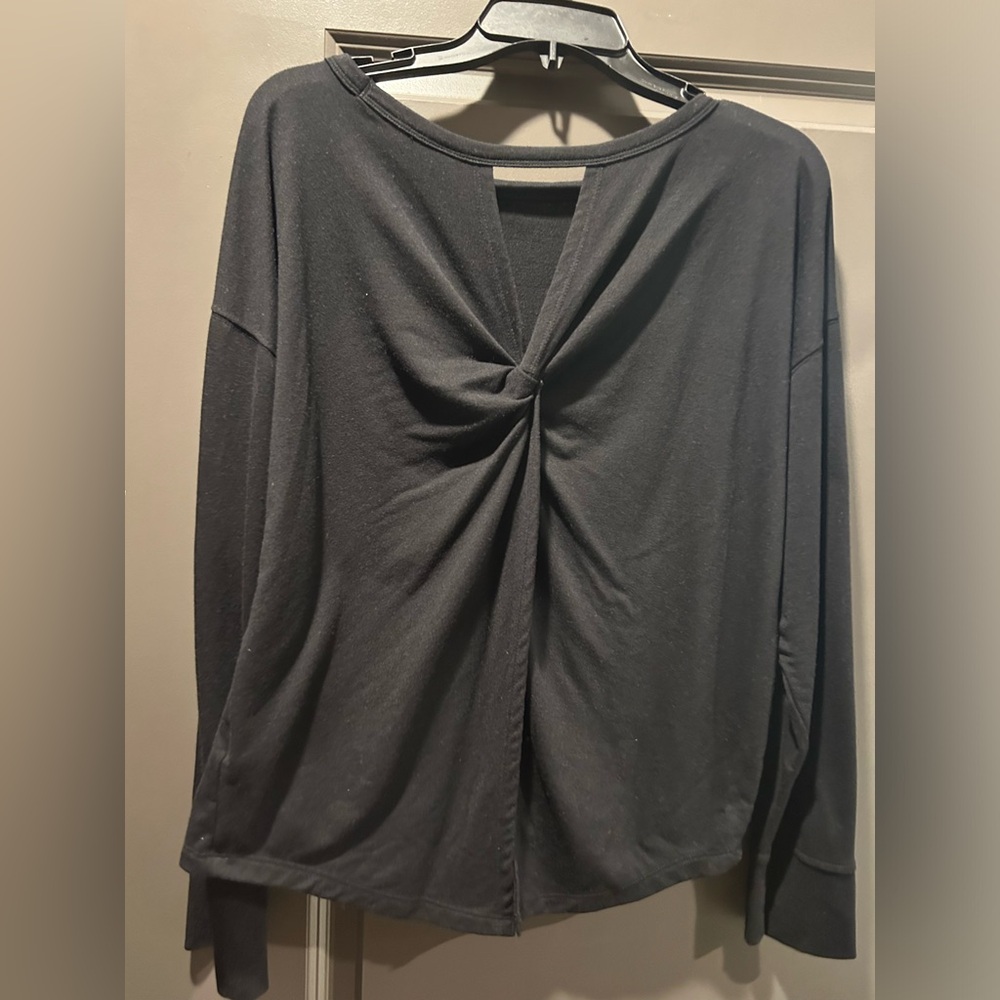 Old Navy athleisure long sleeve shirt. Size Medium